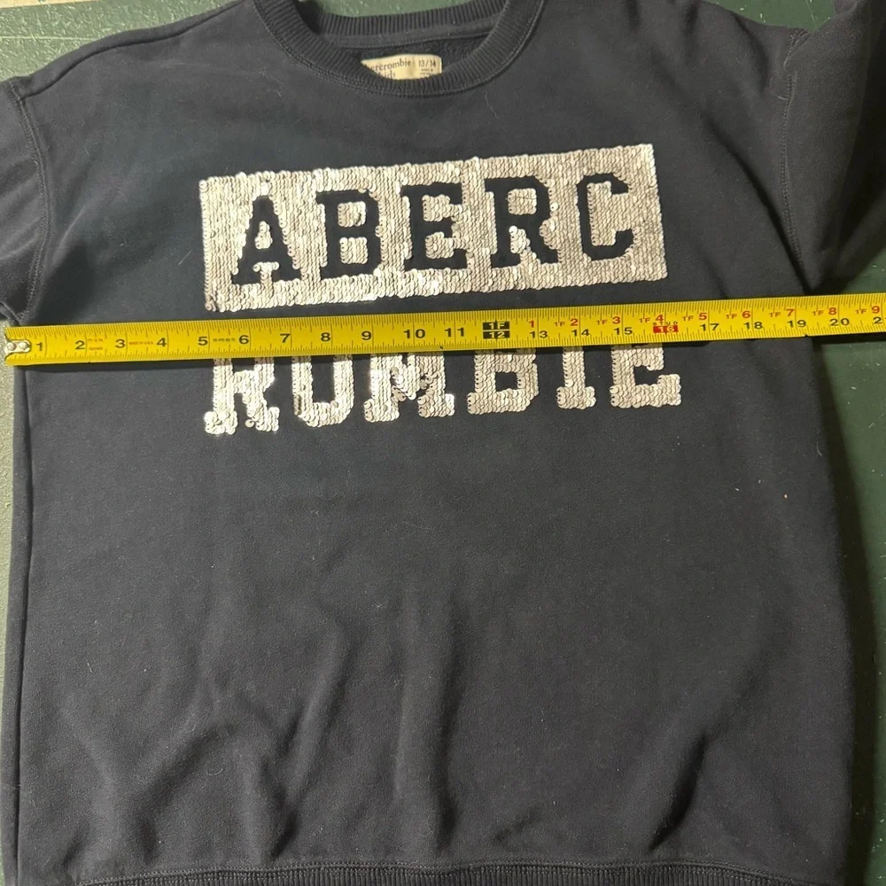 Abercrombie Kids Crewneck sequin sweater. Boys 13/14